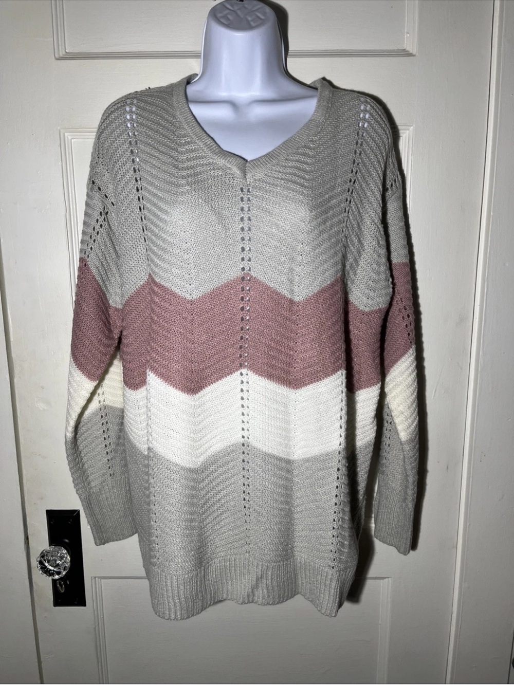 Women’s Knit Sweater Size Large Love Change Chevron V Neck Pullover